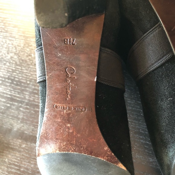 Cole Haan black suede pull on ankle boot kitten heel cross design front 7.5 - Picture 8 of 9